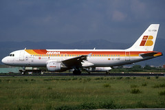 Iberia A320-211 EC-FDB BCN 14/08/1999