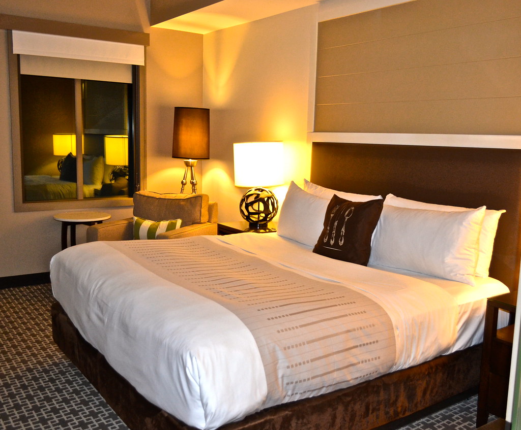 Booking Hotels - epicurean hotel - room