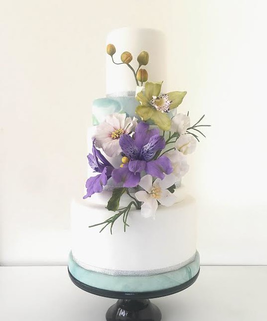 Wedding Cake with sugar flowers made without cutters, there  are free formed by Andrea Gorigoitía Pastry Chef