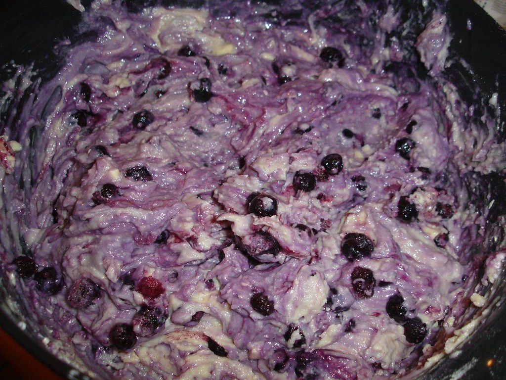 muffins med blåbær og hvid chokolade