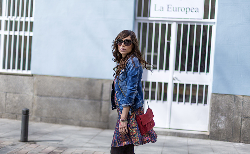street style barbara crespo hakei flowers dress denim jacket red bag fashion blogger outfit blog de moda