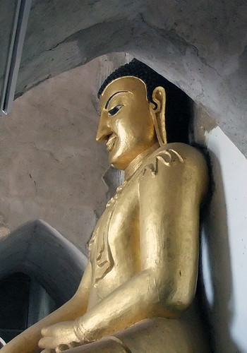 Bagan's Manuha Temple: Giant Gold Buddha