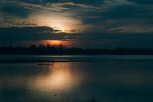 sunset 35mm river asia southeastasia filmcamera laos om1 mekong olympusom1 vientiane mekongriver circa2000 mekongsunset flickrandroidapp:filter=none ronstravelsite
