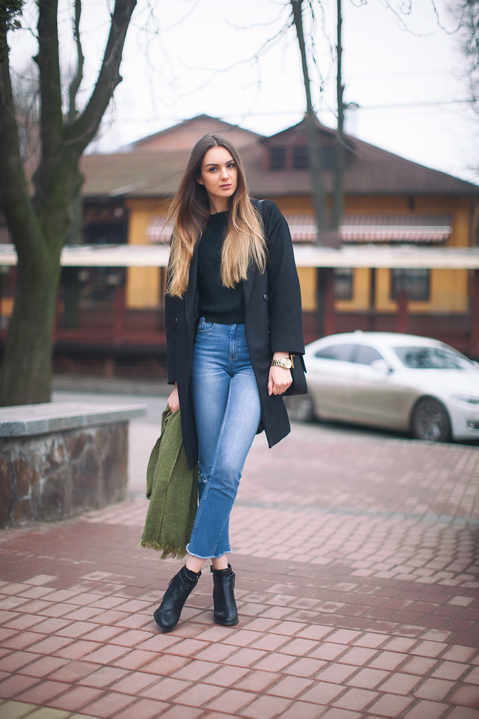 high-waitsed-jeans-mom-outfit-ideas-street-style-blogger