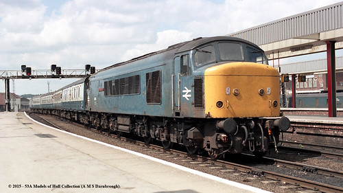 train diesel leeds peak railway passenger britishrail westyorkshire class45 45111