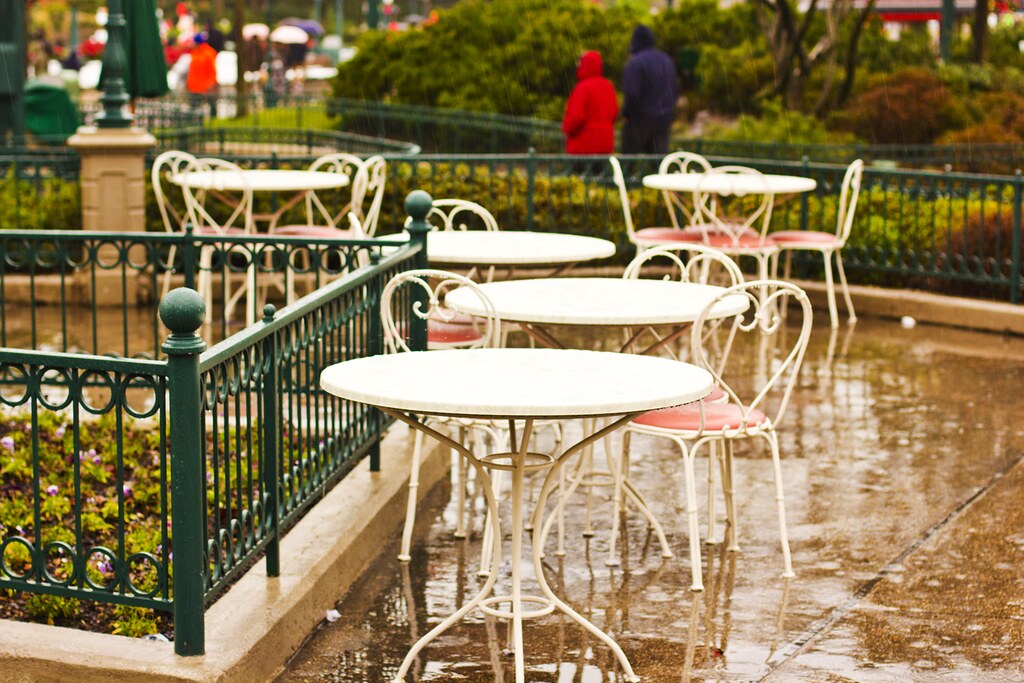 Disneyland paris tomorrowland fantasyland tapeparade blog disney park walt disney the happiest place on earth