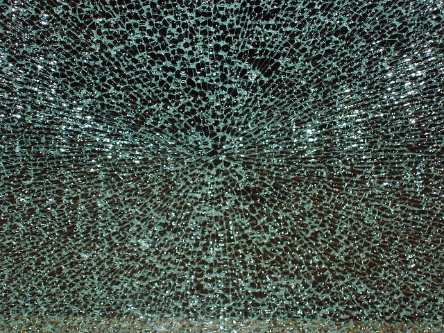 200504140003_broken_glass