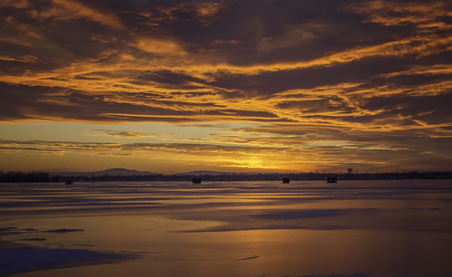 winter sunset vermont icefishing lakechamplain alburgh