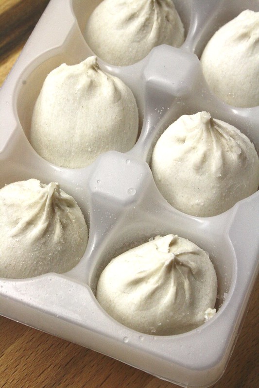 Eat The World: Mini Soupy Pork Buns With Crab Meat