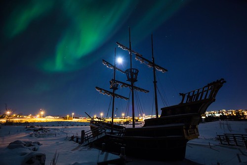 Northern Lights Illuminate Full Moon’s Night Sky1