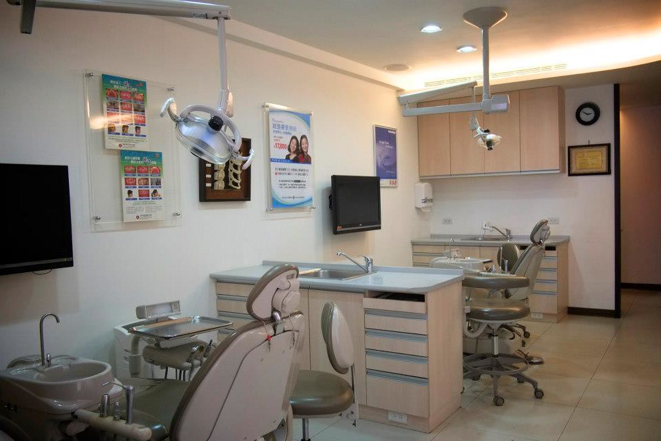 人工植牙權威，齒顎矯正專家，隱適美牙齒矯正，三重植牙牙醫診所首選莊牙醫診所。