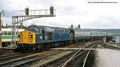 west train diesel yorkshire railway passenger britishrail huddersfield class40 40143