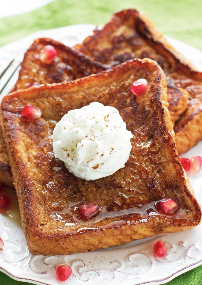 Eggnog French Toast with Cinnamon whipped cream - ready in 30 minutes and perfect for christmas breakfast! #christmas #breakfast #brunch #eggnog #frenchtoast | littlespicejar.com
