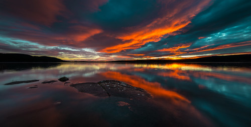 light sunset panorama sun lake nature water colors oslo norway night forest dark evening nikon glow surface le afterglow d800 maridalen 14mm refkection samyang maridalsvannet