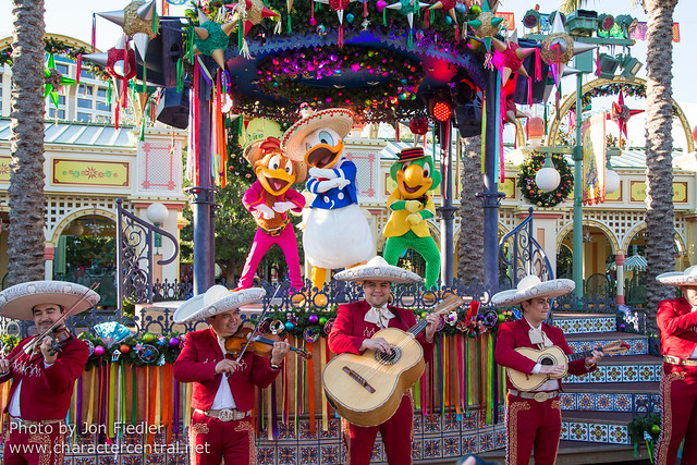 DL Jan 2015 - Disney ¡Viva Navidad! Street Party