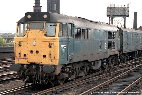 train newspaper mail diesel leeds railway parcels britishrail class31 31323