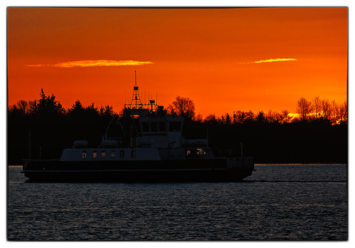 sunset water silhouette ferry canon harbor view danmark solnedgang vand færge veiws nordjylland canonef400mmf56lusm halsegense canonef400f56l canon5dmarkll halshavn elementsorganizer11