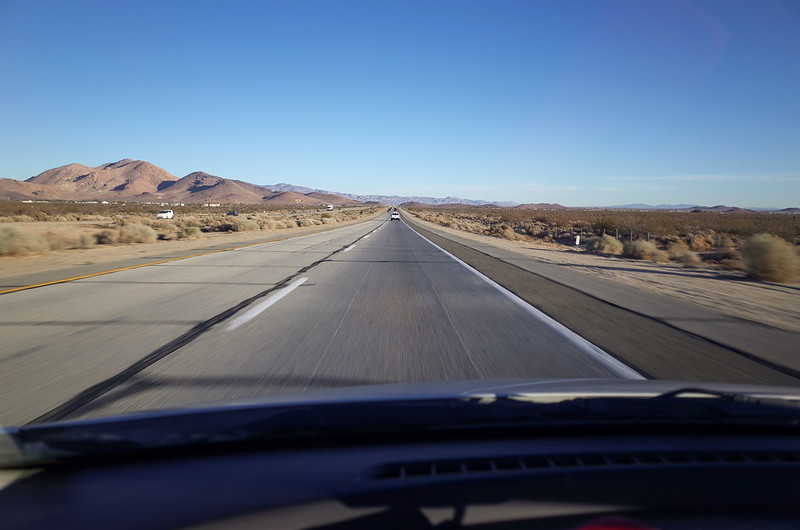 【往死谷的路上】美西的公路真的是又直，車又少