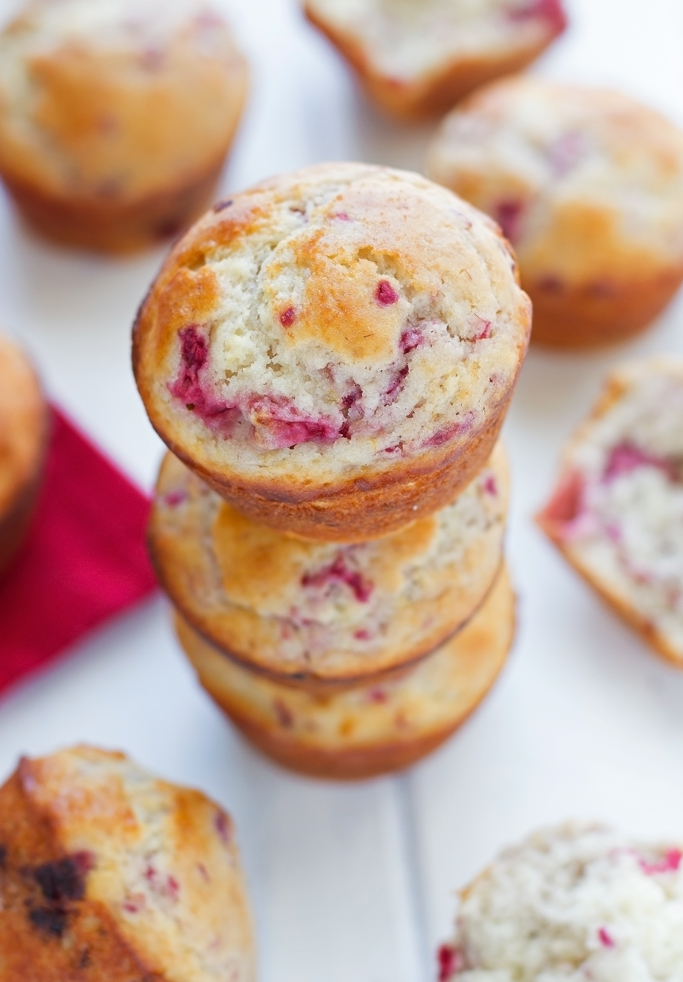 Super Moist Lemon Raspberry Muffins - so light and easy to make! #muffins #lemonade #raspberry |littlespicejar.com