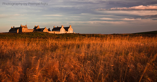 longexposure light sunset house motion building canon reeds landscape eos golden evening scotland orkney dslr breeze mainland lastlight ef1740 skaill 50d