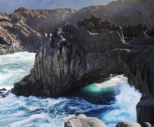 españa cliff costa water lumix coast spain arch wave atlantic panasonic arena punta pancake 20mm splash arco canaryislands islascanarias elhierro salpicadura gx7