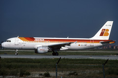 Iberia A320-211 EC-FNR BCN 12/09/1997