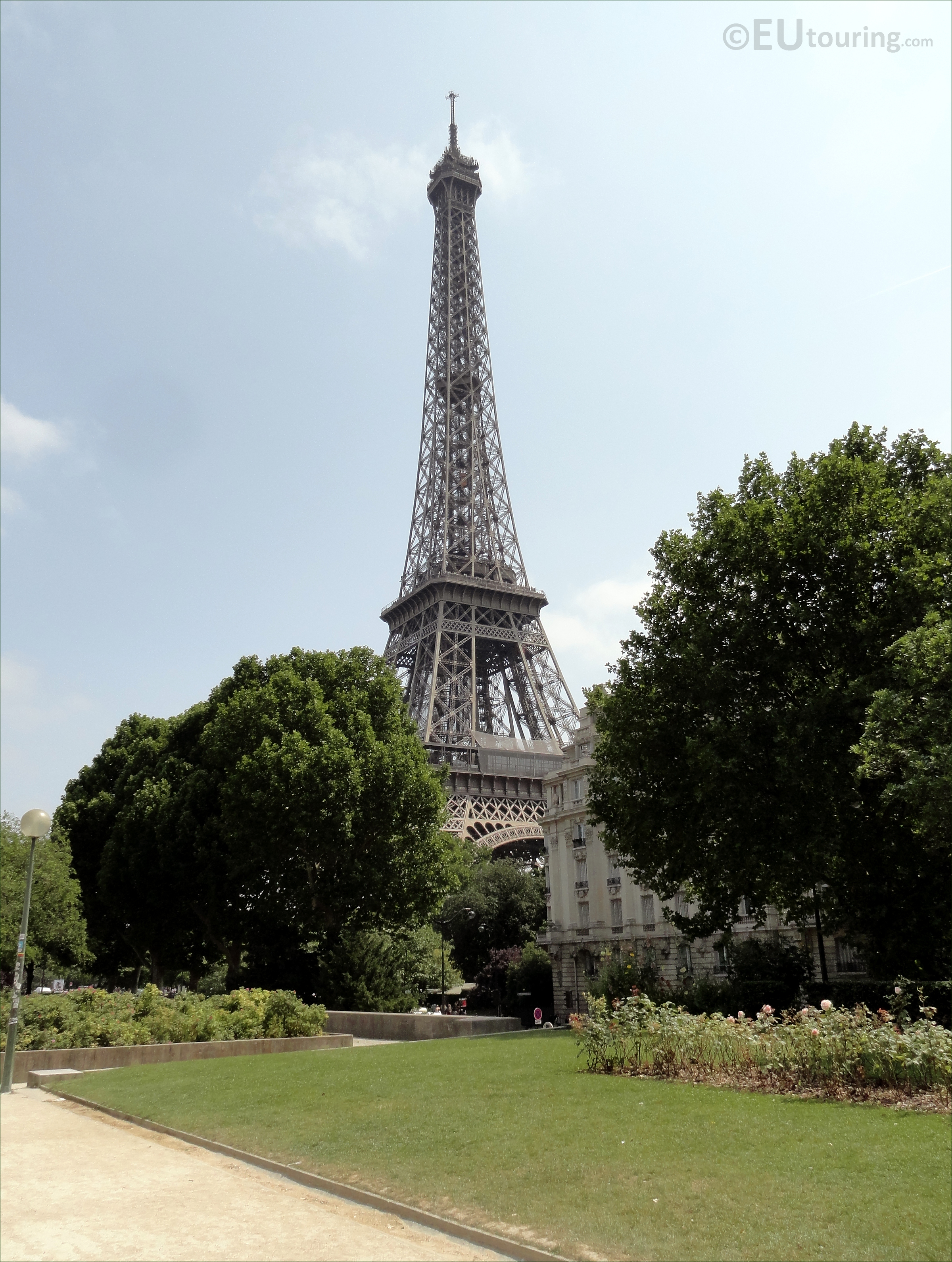 Promenade d'Australie and the Eiffel Tower