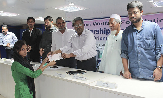 Documentary Film Maker Saumitra Dastider Scholarships cheque handed over to the students in a scholarship distribution programme of Human Welfare Foundation organised by SIO West Bengal Unit at Urdu Academy Hall, Kolkata on 2nd March, 2015.
