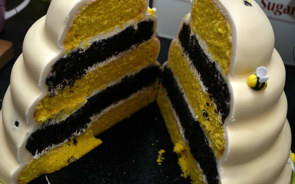 Bumble Bee Birthday Cake