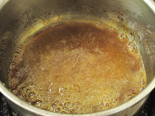 036  Making caramel for kaya