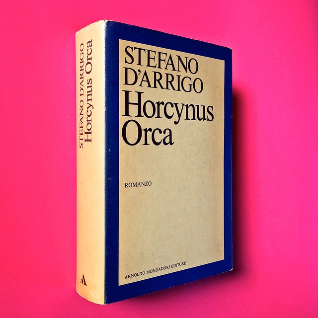 Stefano D'Arrigo, Horcynus Orca. Mondadori 1975. Resposabilità grafica non indicata. Dorso, prima di sovracoperta (part.), 1