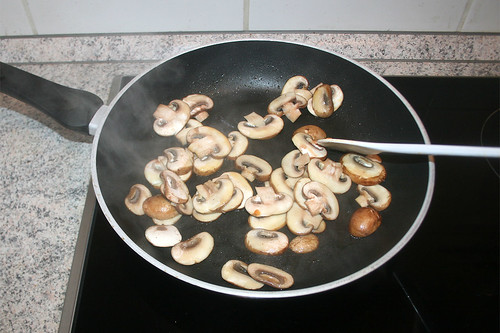 36 - Pilze anbraten / Braise mushrooms