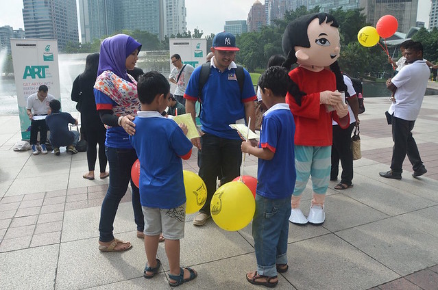 Nurshida Bt Zainudin And Husband Arrives Early To Register Their Son And Nephew