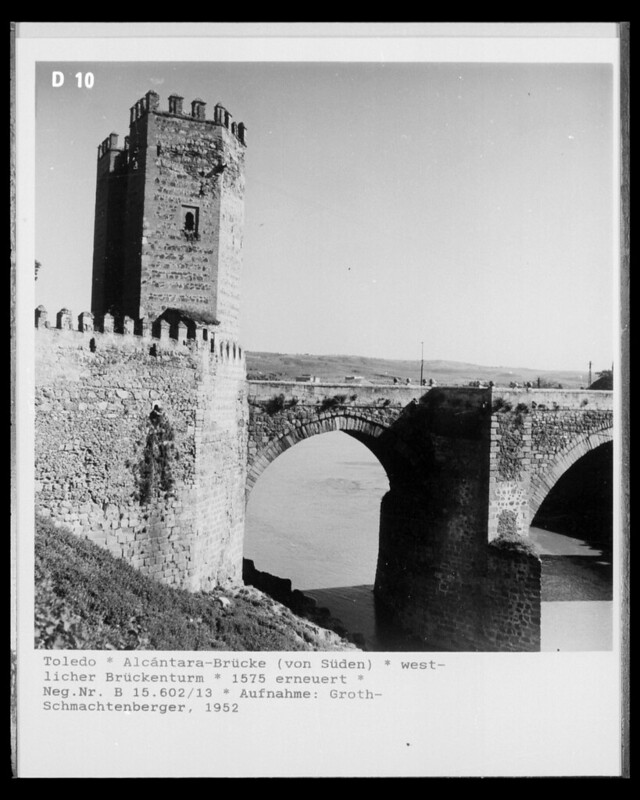 Puente de Alcántara en 1952. Fotografía de Erika Groth-Schmachtenberger