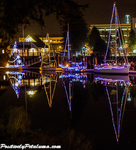 reflection river boats petaluma 2014 holidaylightedboatparade boatswithchristmaslights