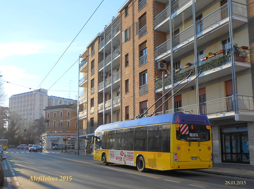 filobus Neoplan n°02 in via Bacchini - linea 6