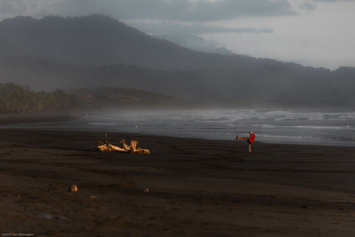sunset mountain man beach misty training costarica waterfront treetrunk trainer redshirt costa1