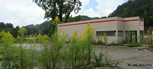 abandoned retail restaurant closed kentucky ky fastfood restaurants sonic forlease whitesburg letchercounty fastfoodies