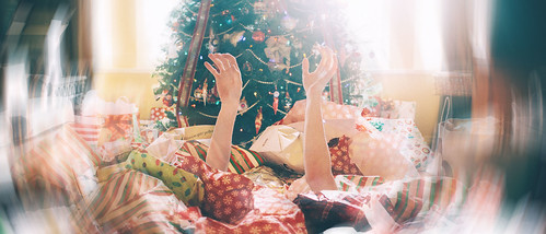 christmas portrait panorama holiday motion blur tree canon circle wrapping paper happy hands holidays bokeh spin sunny gifts presents bulbs 5d pancake merry 40mm cinematic f28 radial markiii