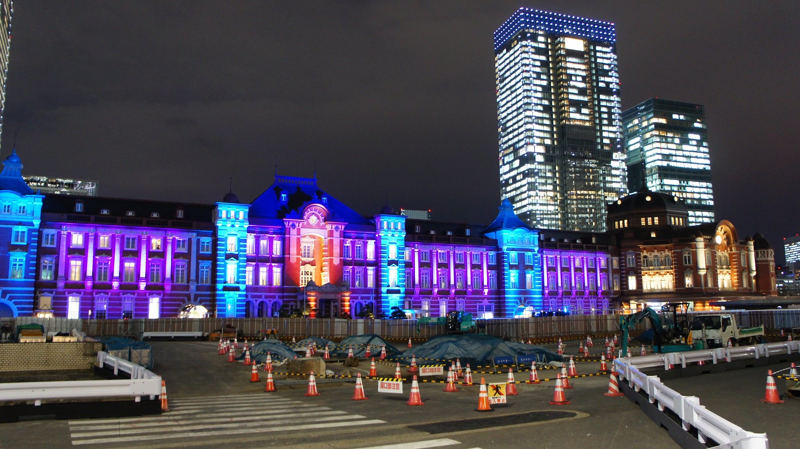 Light up at the 100th anniversary of JR Tokyo Station.