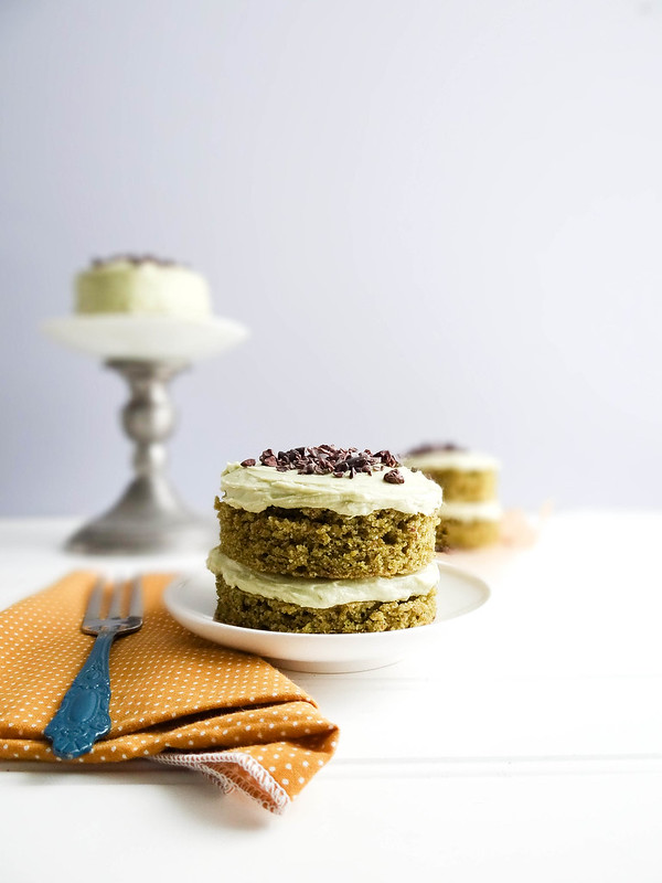 Mini Moringa Cakes // Matcha Frosted