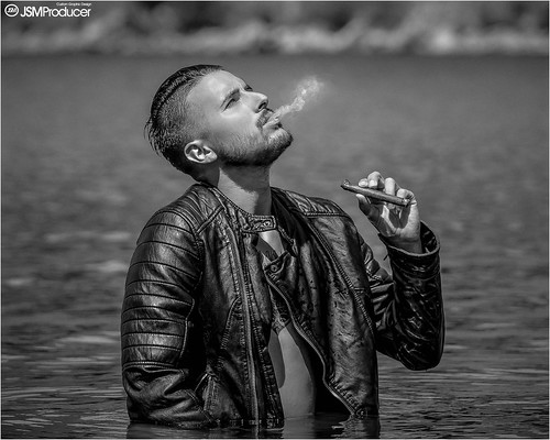 protaits water model photographer photograph fumando puro fotógrafo agua retratos blackwhite canon 50mm artistico arte humo