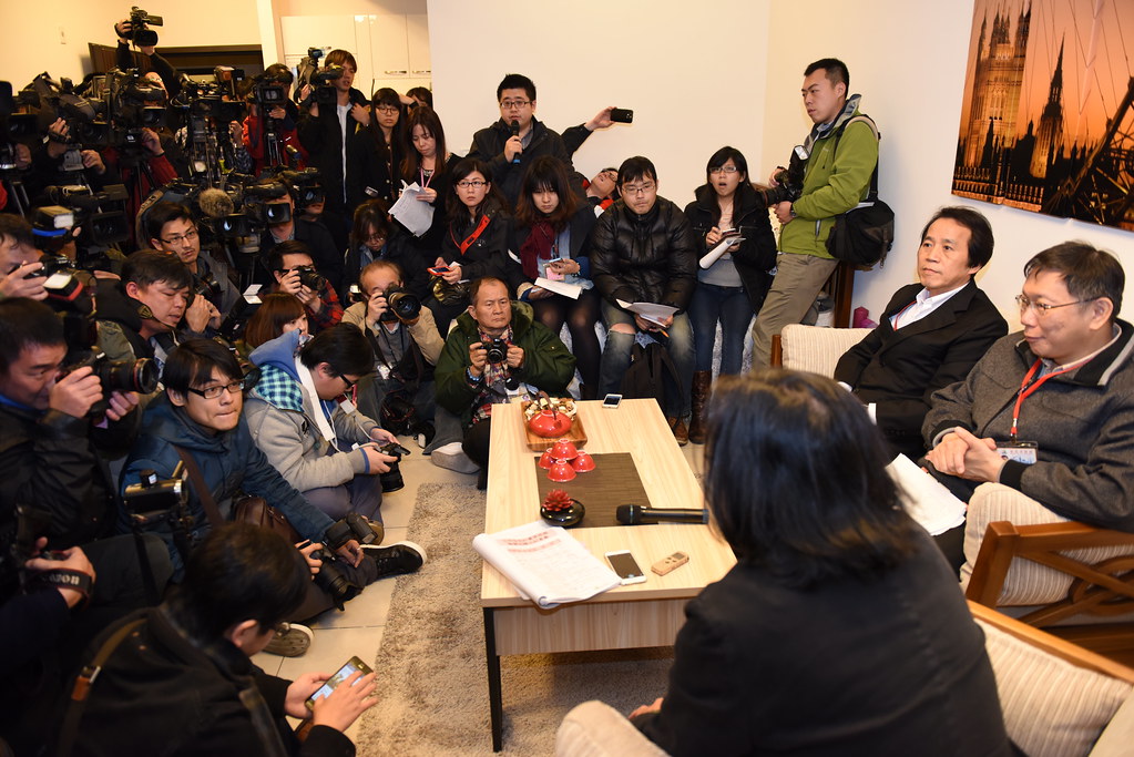 台北市長柯文哲表示20至45歲年輕族群是國家生產的主力，要讓青壯年安心工作成家，最起碼有方便的地方居住。（攝影：宋小海）