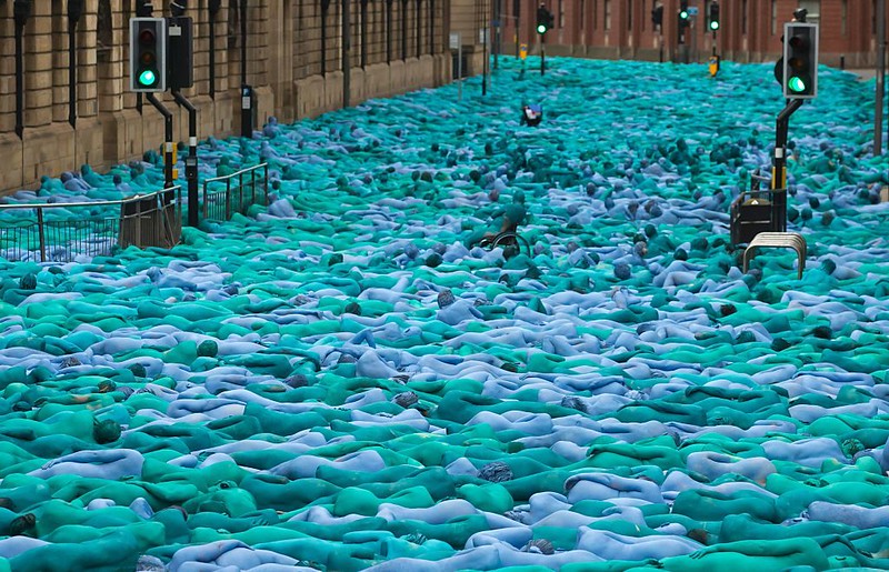 Bodies in the #SeaOfHull [Image: GettyImages]