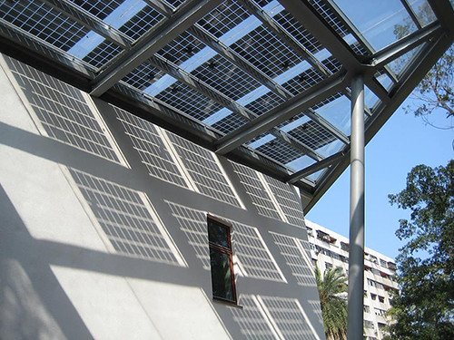 將太陽光電生產出來的電力，以躉售電價回輸電網。圖片來源：汗得學社