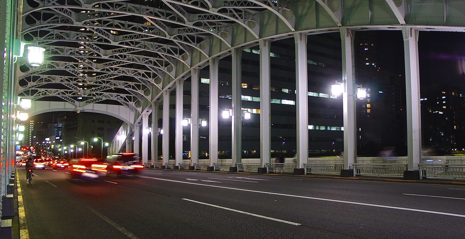 Traffic on the Kachidoki Bridge at night