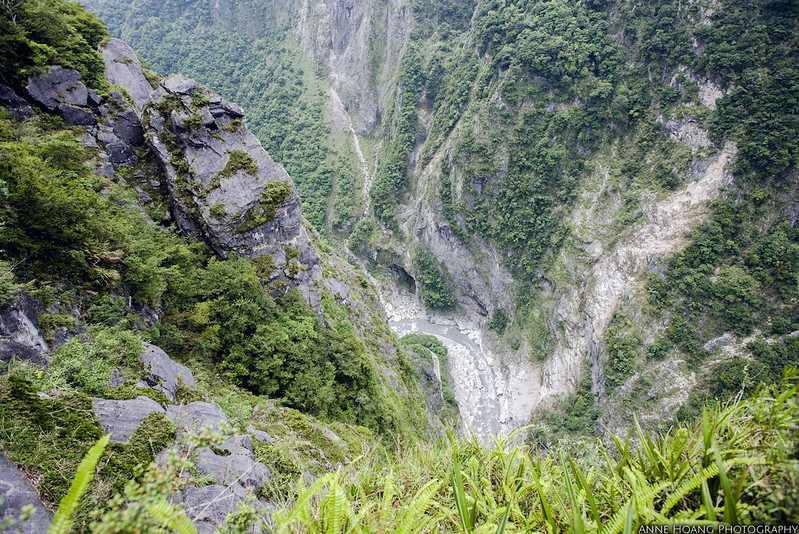 cliff edge drop, Zhuilu Old Trail