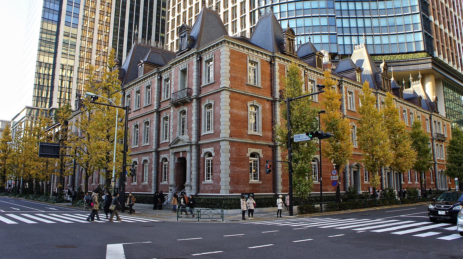 Mitsubishi Ichigokan Museum in autumn