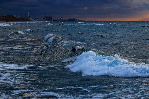 travel winter light sunset sea sky cloud beach water weather sport skyline clouds canon buildings israel telaviv waves seascapes cloudy action surfer horizon wave stormy surfing telephoto surfers rough canondslr telephotolens stormyweather actionshot canon70200f4l extream actionphotography roughsea cloudysunset extreamsport winterinisrael telavivbeach canon600d travelinisrael canont3i canonkiss5 surfingatsunsettelavivbeach