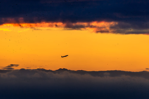 sunset sky cloud plane poland polska warsaw warszawa planespotting okęcie okecie lotniskochopina lpfly